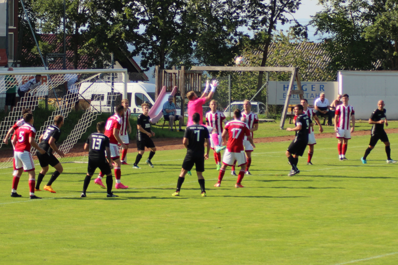 Featured image for Neuer Trainer und neue Klasse ergibt einen 8:2-Erfolg und die Tabellenspitze