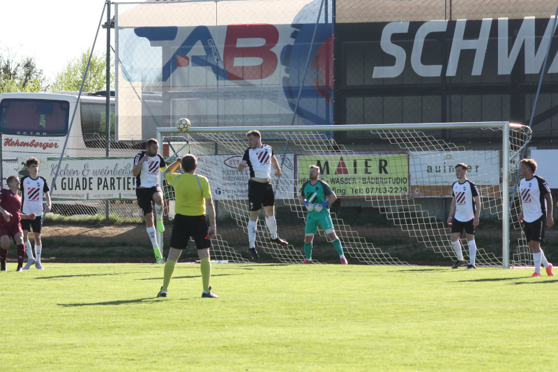 Featured image for 4:1-Sieg: Schwacher Schiri sorgt für Unmut auf beiden Seiten